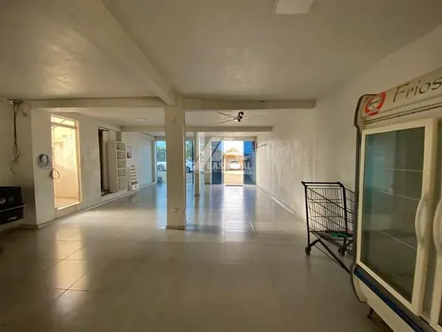 Casa com 330m², à venda ou para alugar, no bairro Industrial em Guarapuava