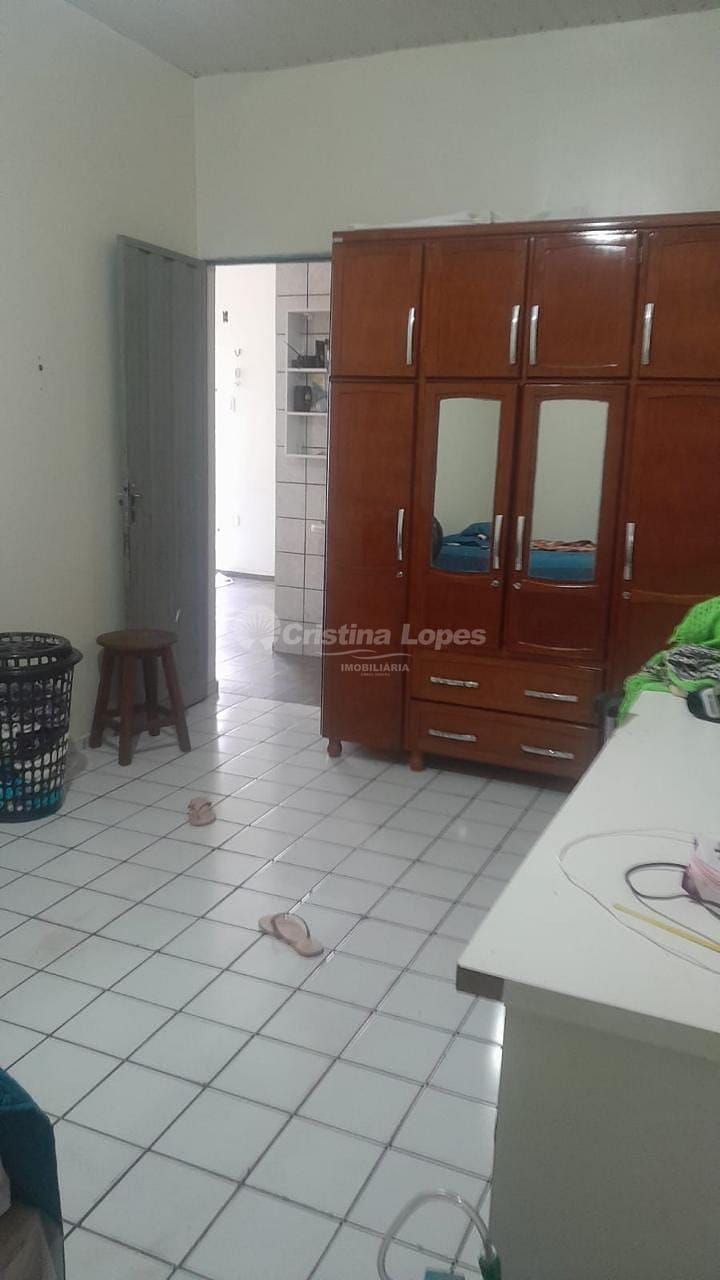 Casa à venda com 2 quartos, 10m² - Foto 4