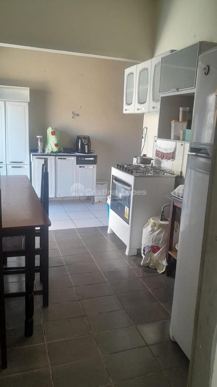 Casa à venda com 2 quartos, 10m² - Foto 2