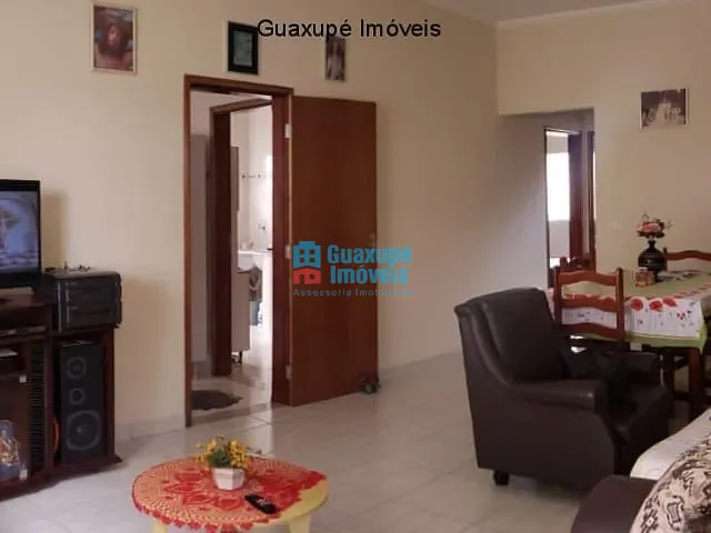 Casa com 150m², à venda, no bairro Parque do Convento em Guaxupé