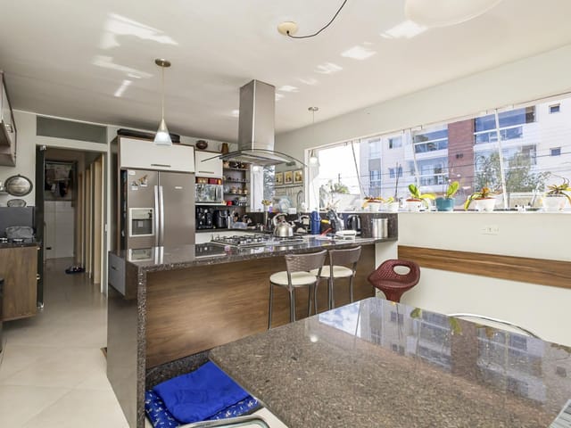 Casa com 406m² 3 quartos e 6 banheiros, à venda, no bairro Vila Izabel em Curitiba