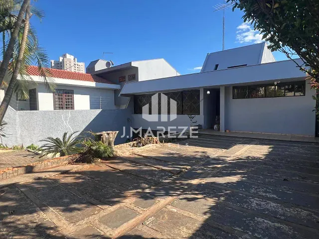 Casa com 552m², à venda, no bairro Centro em Apucarana