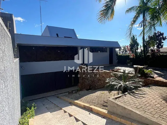 Casa com 552m², à venda, no bairro Centro em Apucarana
