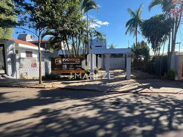 Casa com 552m², à venda, no bairro Centro em Apucarana