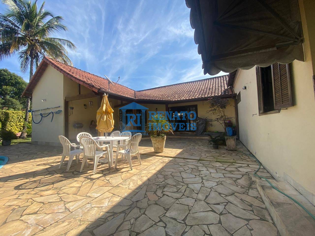 Casa à venda com 3 quartos, 255m² - Foto 1