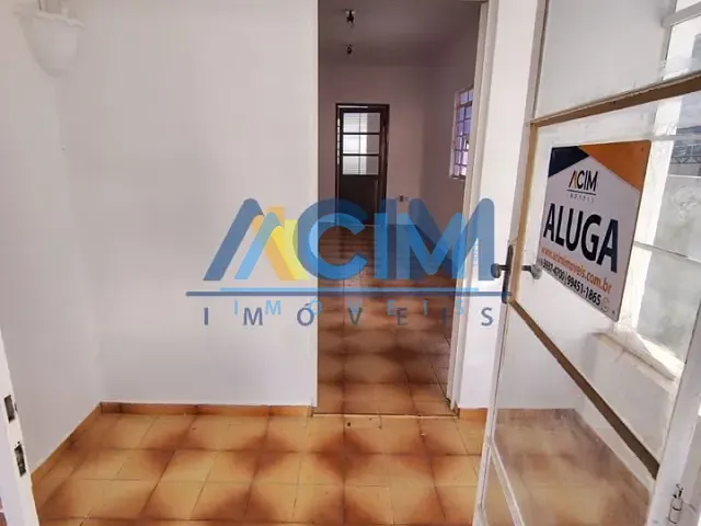Casa com 250m² 2 quartos e 1 banheiro, para alugar, no bairro Centro em Jaguariúna