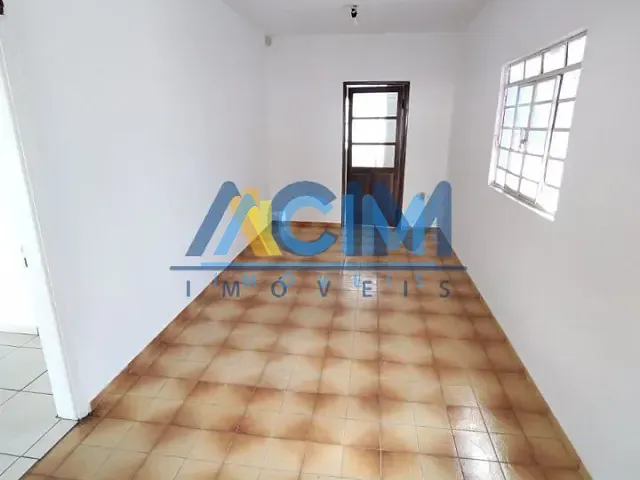 Casa com 250m² 2 quartos e 1 banheiro, para alugar, no bairro Centro em Jaguariúna