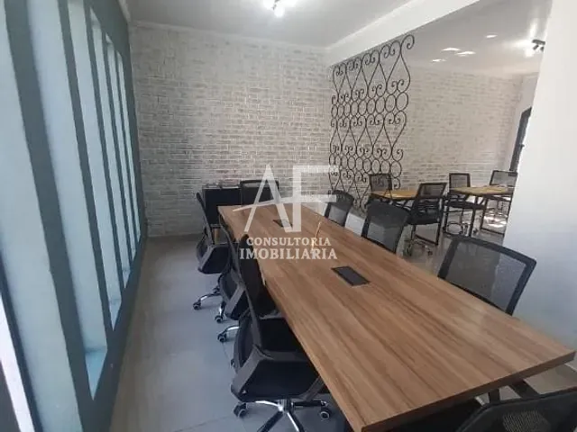 Casa com 300m² 3 quartos e 3 banheiros, para alugar, no bairro Centro em Taubaté