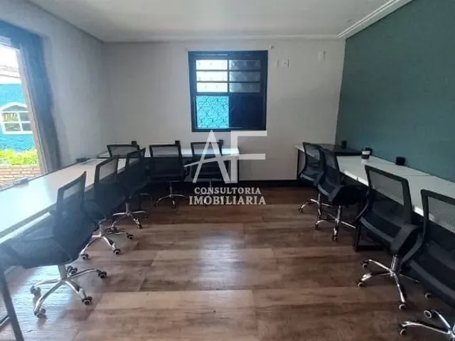 Casa com 300m² 3 quartos e 3 banheiros, para alugar, no bairro Centro em Taubaté