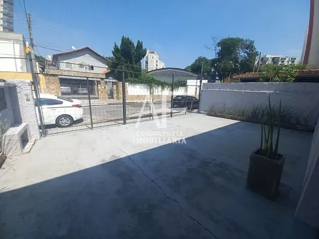 Casa com 300m² 3 quartos e 3 banheiros, para alugar, no bairro Centro em Taubaté