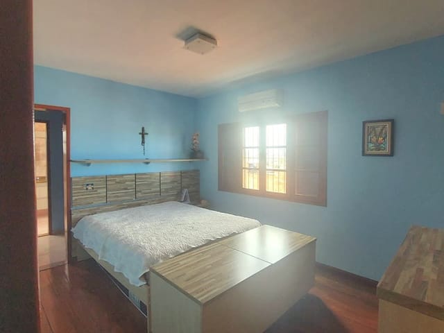 Casa com 360m² 3 quartos e 3 banheiros, à venda, no bairro Bela Vista em Macaé