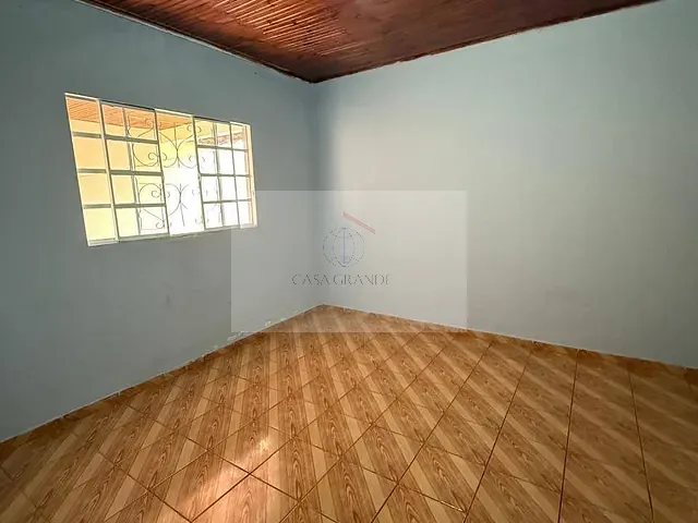 Casa 3 quartos e 1 banheiro, para alugar, no bairro Jardim do Lago em Rolândia
