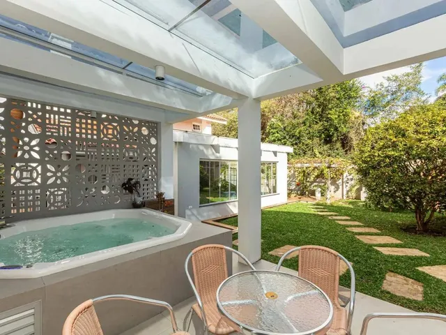 Casa com 735m² 4 quartos e 5 banheiros, à venda, no bairro Bom Retiro em Curitiba