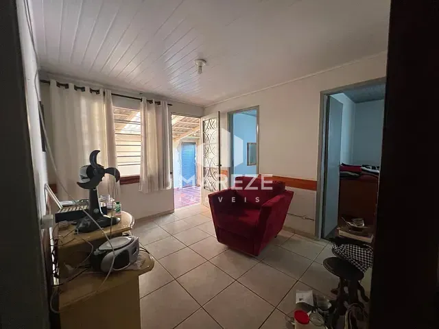 Casa com 300m² 3 quartos e 1 banheiro, à venda, no bairro Núcleo Habitacional Afonso Alves de Camargo em Apucarana