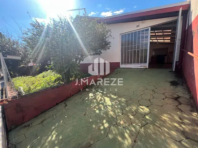 Casa com 300m² 3 quartos e 1 banheiro, à venda, no bairro Núcleo Habitacional Afonso Alves de Camargo em Apucarana