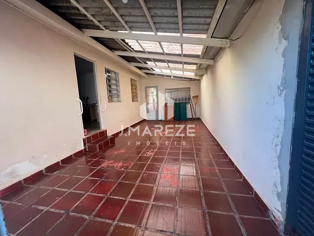 Casa com 300m² 3 quartos e 1 banheiro, à venda, no bairro Núcleo Habitacional Afonso Alves de Camargo em Apucarana