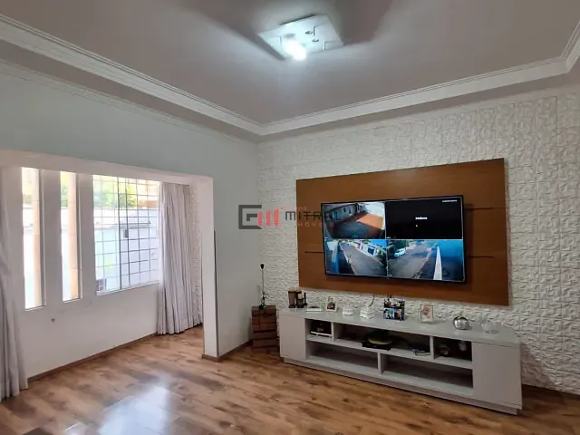 Casa 3 quartos e 2 banheiros, à venda, no bairro Vila Larsen 1 em Londrina