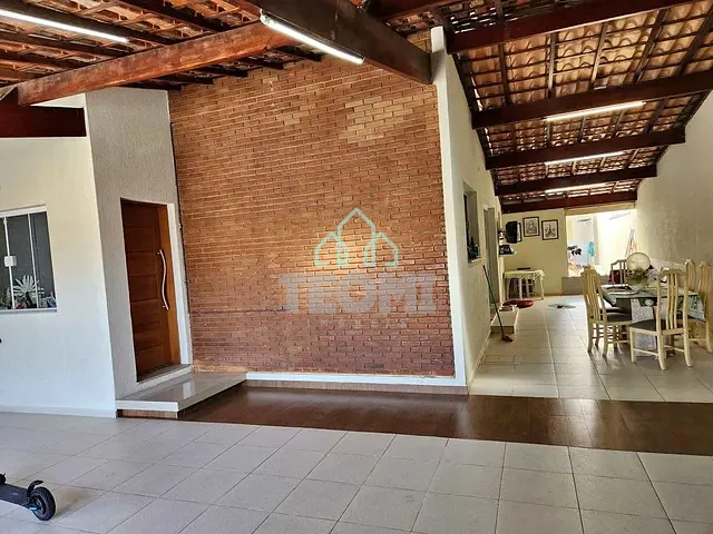 Casa com 300m² 5 quartos e 3 banheiros, à venda, no bairro Jardim Gurilândia em Taubaté