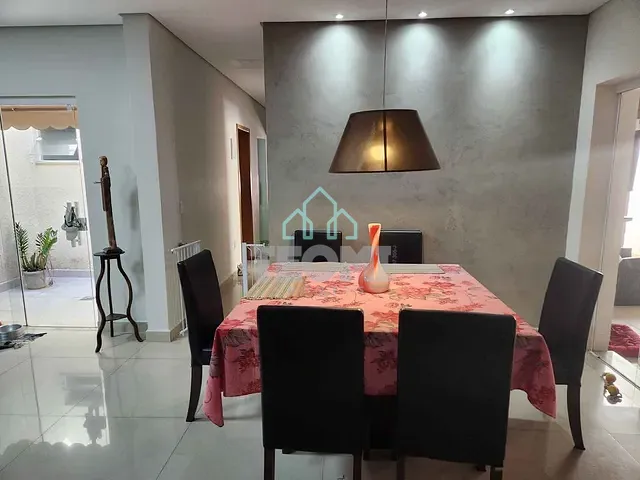 Casa com 300m² 5 quartos e 3 banheiros, à venda, no bairro Jardim Gurilândia em Taubaté