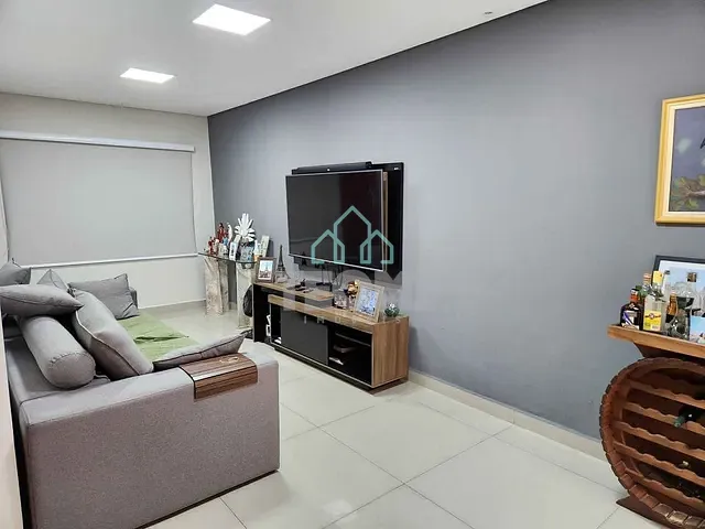 Casa com 300m² 5 quartos e 3 banheiros, à venda, no bairro Jardim Gurilândia em Taubaté