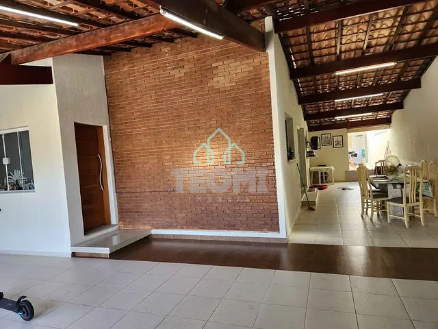Casa com 300m² 5 quartos e 3 banheiros, à venda, no bairro Jardim Gurilândia em Taubaté