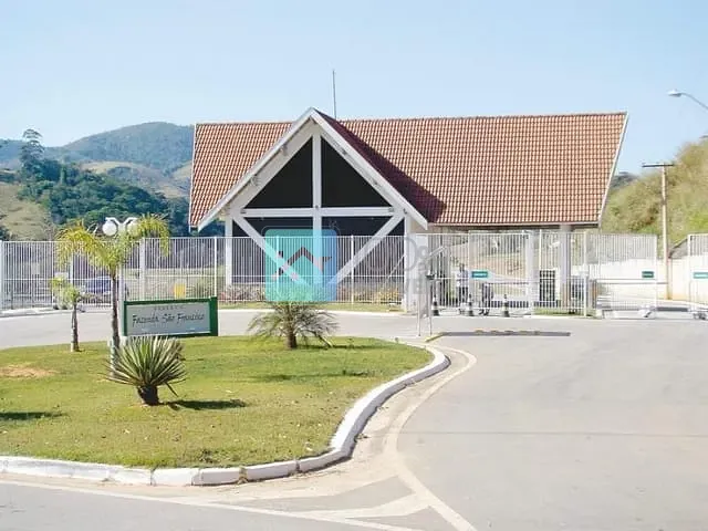 Casa com 1000m² 2 quartos e 4 banheiros, à venda, no bairro Jardim Sao Judas Tadeu em São José dos Campos