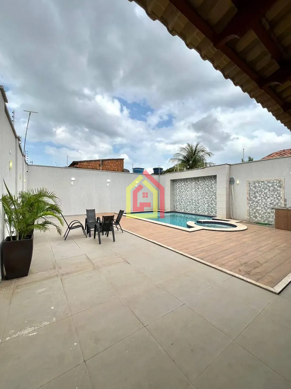 Casa à venda com 3 quartos, 1 suíte, 2 vagas e 160m² no Laranjeiras, Marabá (PA) — foto 2 de 10