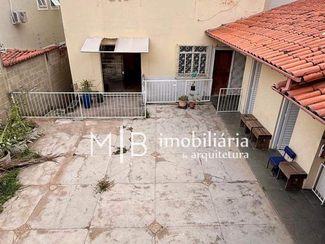 Casa 4 quartos e 3 banheiros, à venda ou para alugar, no bairro Centro em Lavras