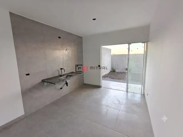 Casa 2 quartos e 1 banheiro, à venda, no bairro Conjunto Vivi Xavier em Londrina