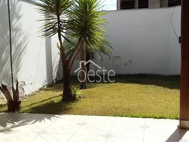 Casa com 250m² 3 quartos e 1 banheiro, à venda, no bairro Terras de Santa Bárbara em Santa Bárbara D'Oeste