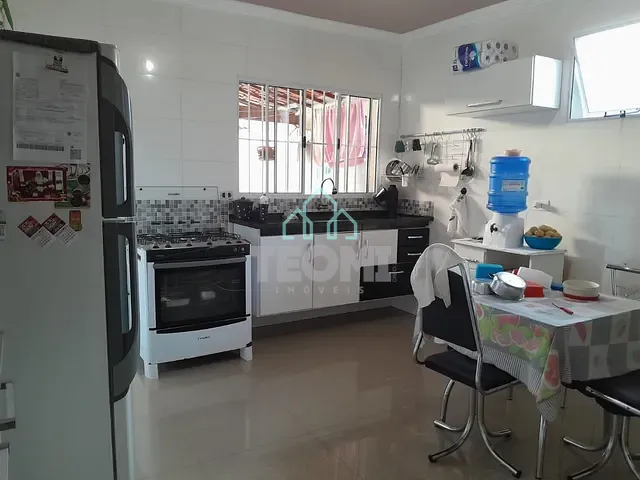 Casa com 250m² 3 quartos e 2 banheiros, à venda, no bairro Vila Santa Isabel em Taubaté