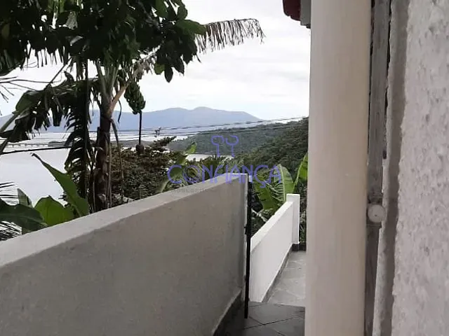 Casa com 860m² 4 quartos e 4 banheiros, à venda ou para alugar, no bairro Mangaratiba em Mangaratiba