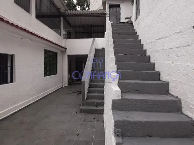 Casa com 860m² 4 quartos e 4 banheiros, à venda ou para alugar, no bairro Mangaratiba em Mangaratiba