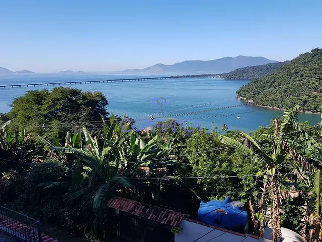 Casa com 860m² 4 quartos e 4 banheiros, à venda ou para alugar, no bairro Mangaratiba em Mangaratiba
