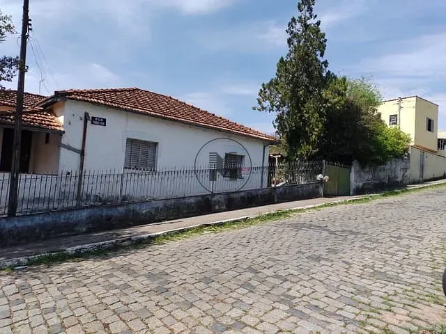 Casa com 310m² 2 quartos e 1 banheiro, à venda, no bairro Nova Guará em Guaratinguetá