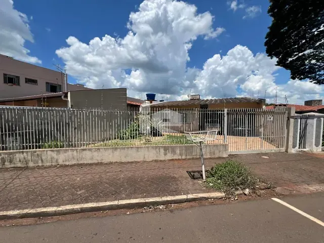 Casa com 317m², à venda, no bairro Centro em Rolândia