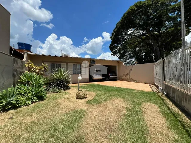 Casa com 317m², à venda, no bairro Centro em Rolândia