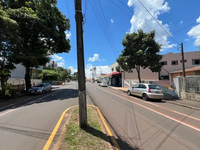 Casa com 317m², à venda, no bairro Centro em Rolândia