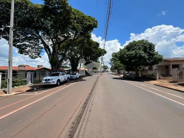 Casa com 317m², à venda, no bairro Centro em Rolândia