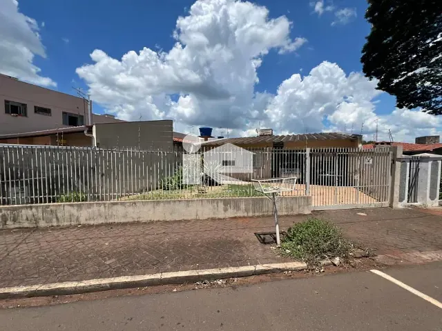Casa com 317m², à venda, no bairro Centro em Rolândia