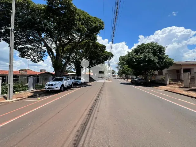 Casa com 317m², à venda, no bairro Centro em Rolândia