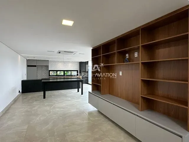 Casa 3 quartos e 4 banheiros, à venda, no bairro Jardins Versalhes em Aparecida de Goiânia