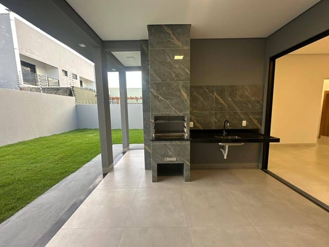 Casa com 300m² 3 quartos e 2 banheiros, à venda, no bairro Residencial Pienza em Sinop