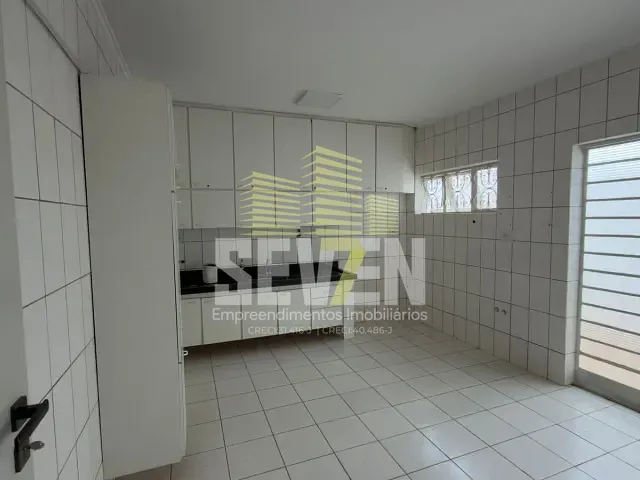 Casa com 363m² 3 quartos e 2 banheiros, à venda ou para alugar, no bairro Jardim América em Bauru