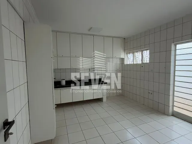Casa com 363m² 3 quartos e 2 banheiros, à venda ou para alugar, no bairro Jardim América em Bauru