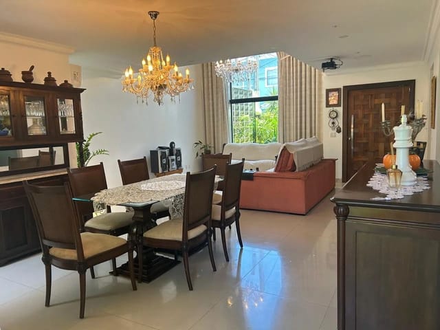 Casa com 300m² 4 quartos e 2 banheiros, à venda, no bairro Granja dos Cavaleiros em Macaé