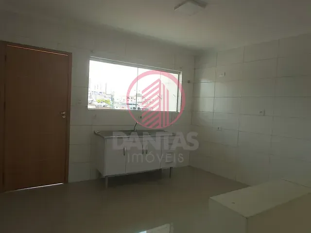 Casa com 50m² 2 quartos e 1 banheiro, para alugar, no bairro Umuarama em Osasco