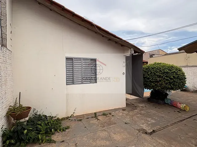 Casa com 300m² 3 quartos e 1 banheiro, à venda, no bairro Cidade Verde em Rolândia