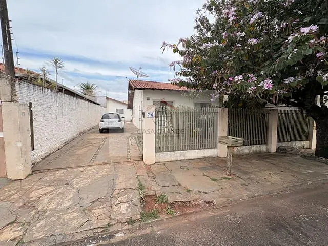Casa com 300m² 3 quartos e 1 banheiro, à venda, no bairro Cidade Verde em Rolândia