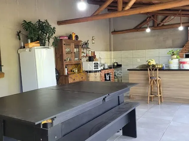 Casa com 300m² 4 quartos e 3 banheiros, à venda, no bairro Jardim Paraíso em Joinville